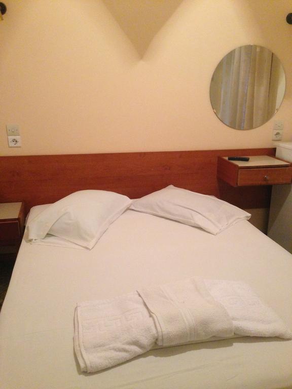 Noufara Hotel Kamena Vourla Quarto foto