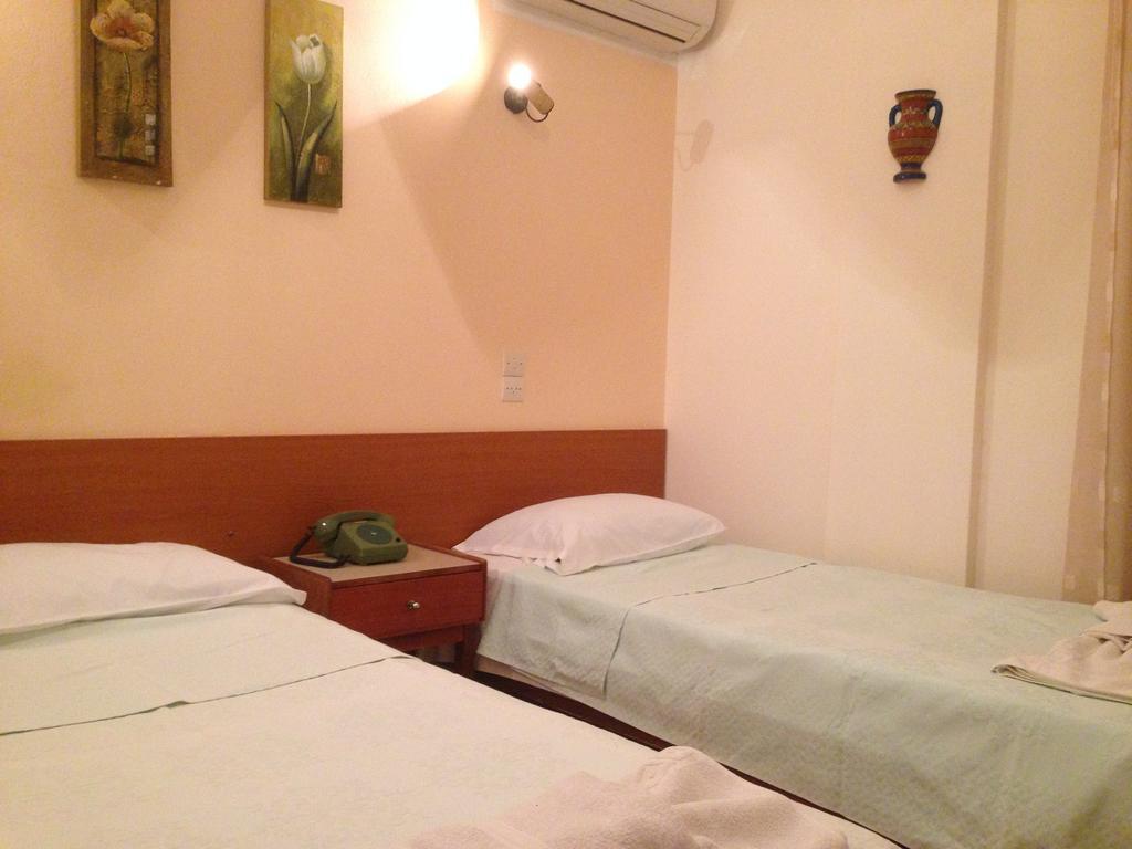 Noufara Hotel Kamena Vourla Quarto foto