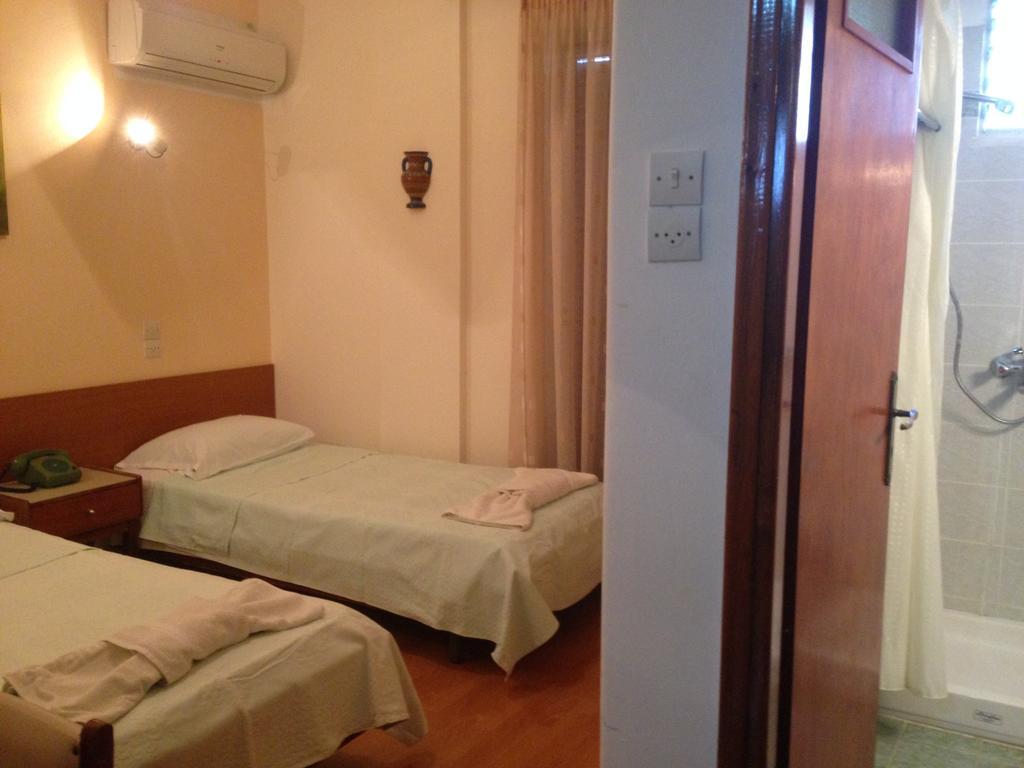 Noufara Hotel Kamena Vourla Quarto foto